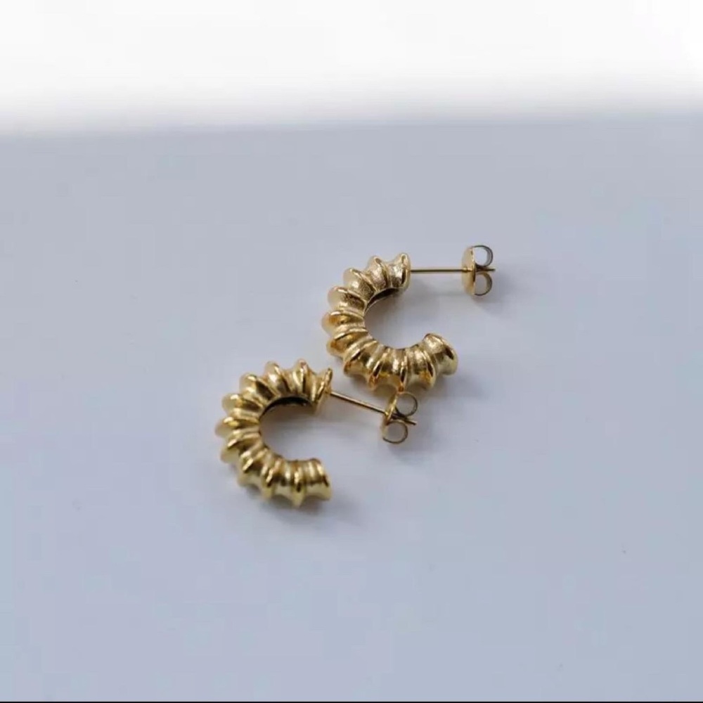 Stainless steel minimalist earrings - Picture 2 of 2